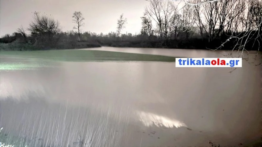 Υπερχείλισε ο Πηνειός στα αναχώματα του Βαλομανδρίου και των Ρογκίων, δείτε φωτογραφίες