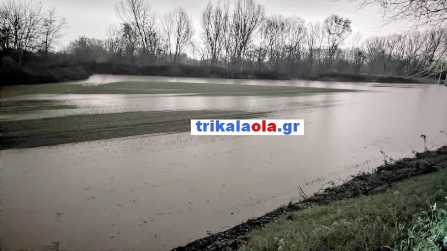 Υπερχείλισε ο Πηνειός στα αναχώματα του Βαλομανδρίου και των Ρογκίων, δείτε φωτογραφίες