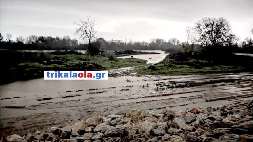 Υπερχείλισε ο Πηνειός στα αναχώματα του Βαλομανδρίου και των Ρογκίων, δείτε φωτογραφίες