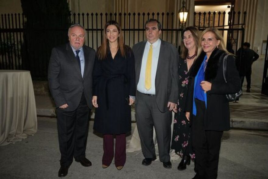 Η Σοφία Ζαχαράκη στον εορτασμό της Χανουκά: Η γιορτή ας συμβολίζει τη νίκη της ελπίδας και της ζωής απέναντι στην τρομοκρατία και το μίσος