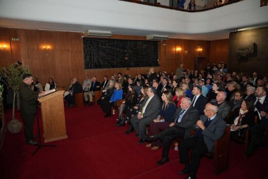 Η Σοφία Ζαχαράκη στον εορτασμό της Χανουκά: Η γιορτή ας συμβολίζει τη νίκη της ελπίδας και της ζωής απέναντι στην τρομοκρατία και το μίσος