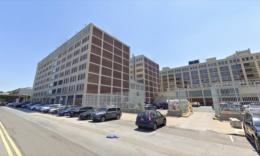 Δολοφονίες, μαχαίρια και τρωκτικά: Στη διαβόητη φυλακή του Μπρούκλιν που έχουν περάσει ο «Diddy» Κομπς και η Μάξγουελ, ο Μαδούρο