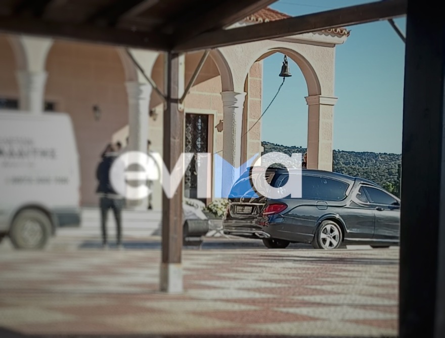 Θρήνος στην κηδεία του 15χρονου που έπεσε από την Υψηλή Γέφυρα της Χαλκίδας