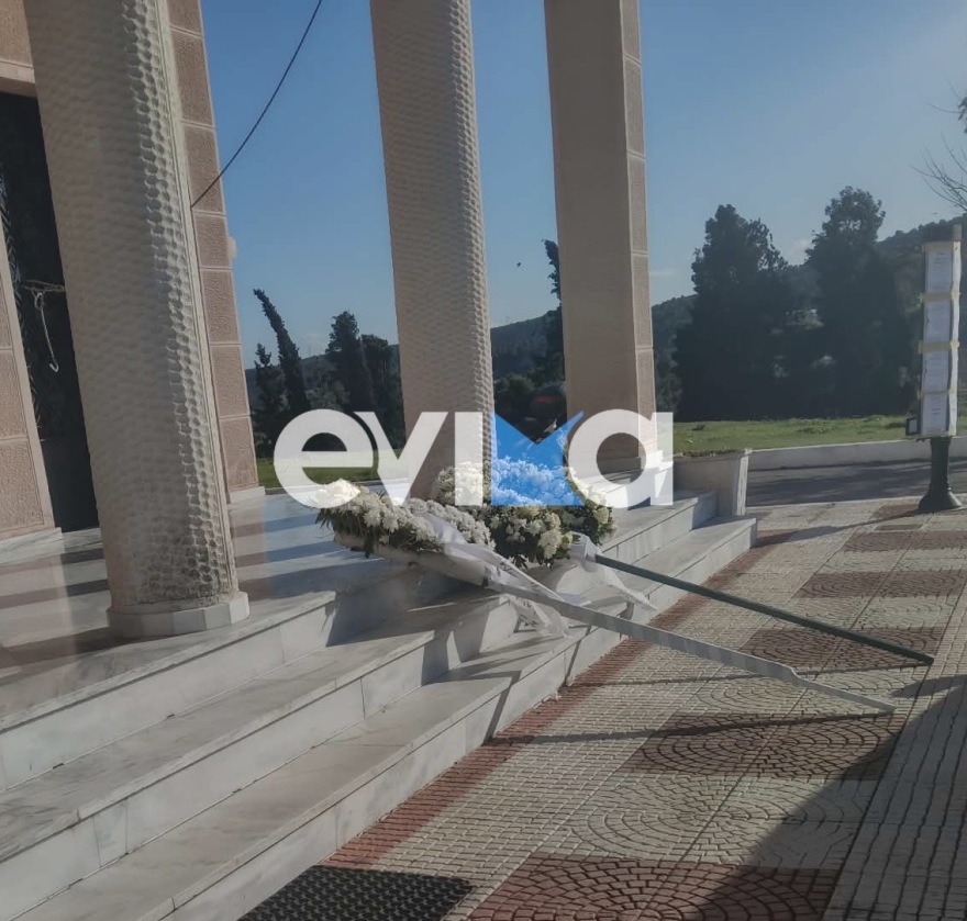 Θρήνος στην κηδεία του 15χρονου που έπεσε από την Υψηλή Γέφυρα της Χαλκίδας