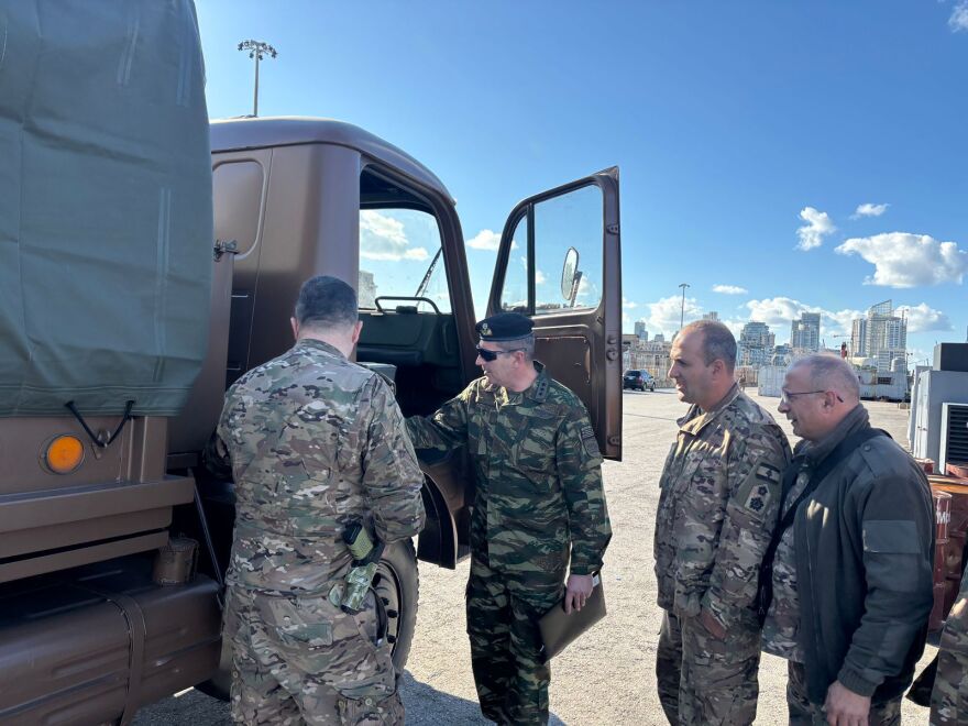 Η Ελλάδα παρέδωσε στρατιωτικό υλικό στον Λίβανο: Μεταφορά τεθωρακισμένων και οχημάτων στη Βηρυτό