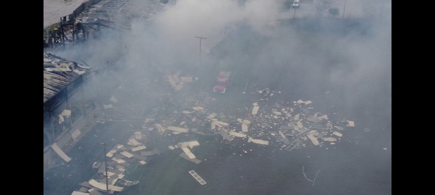 Εικόνες από drone δείχνουν την καταστροφή μετά την έκρηξη στο εργοστάσιο της Βιολάντα 