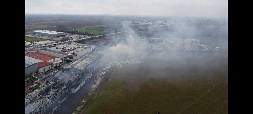 Εικόνες από drone δείχνουν την καταστροφή μετά την έκρηξη στο εργοστάσιο της Βιολάντα 