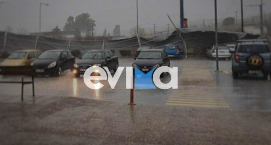 Σαρώνει την Εύβοια η κακοκαιρία, σοβαρές ζημιές στο Αλιβέρι 