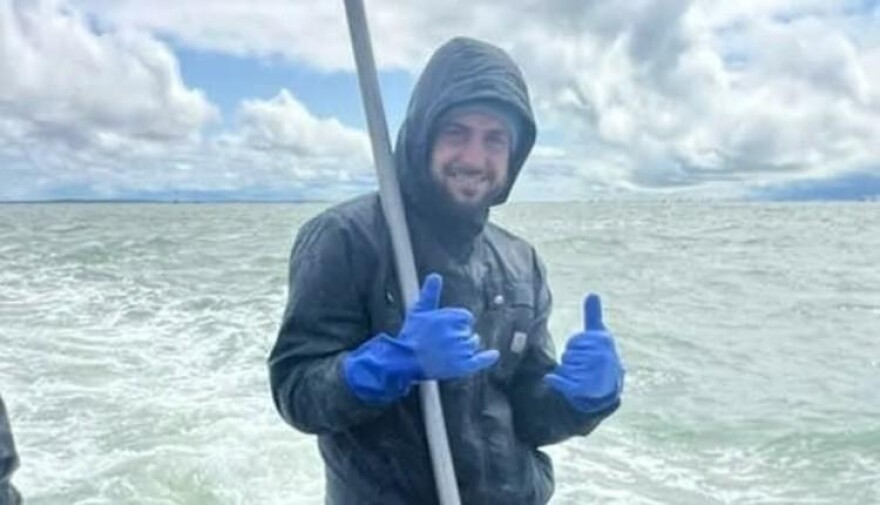 «Έφυγε κυνηγώντας το όνειρο του» λένε οι φίλοι του 33χρονου Γιάννη που χάθηκε στον Ατλαντικό, μνημόσυνο στη Μεσαρά την Κυριακή