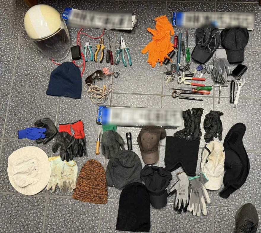 Βίντεο από τη δράση σπείρας διαρρηκτών που άδειαζε σπίτια σε Χερσόνησο και Μαλεβίζι
