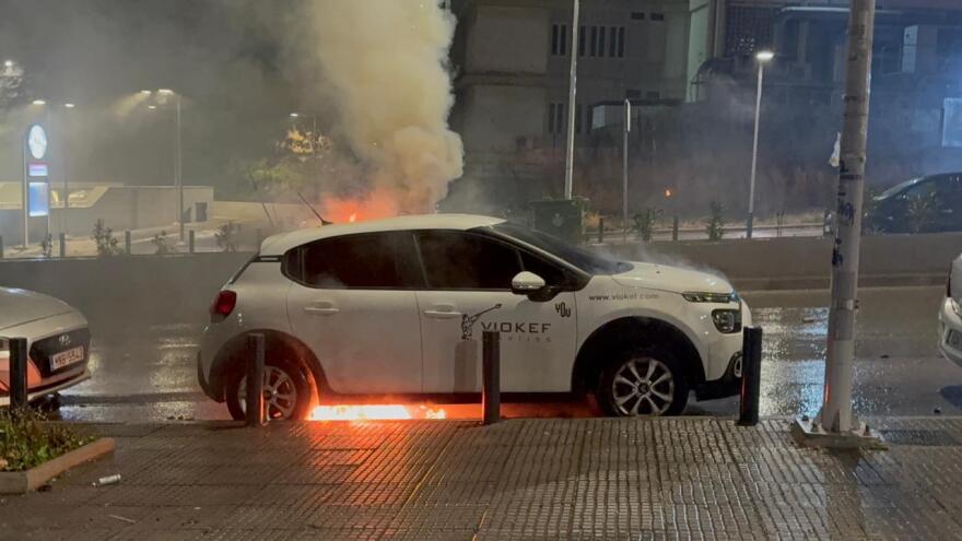 Επεισόδια στο κέντρο της Θεσσαλονίκης με μολότοφ εναντίον των ΜΑΤ, δείτε βίντεο 