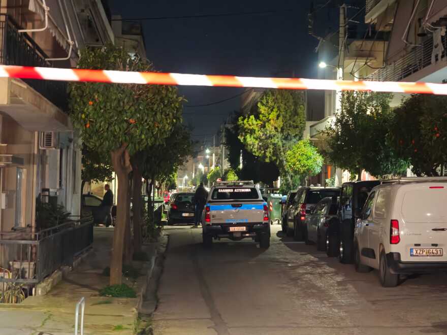 Έκρηξη στον Κορυδαλλό: Ζημιές σε έξι ΙΧ και σε κατοικία από χειροβομβίδα αμυντικού τύπου
