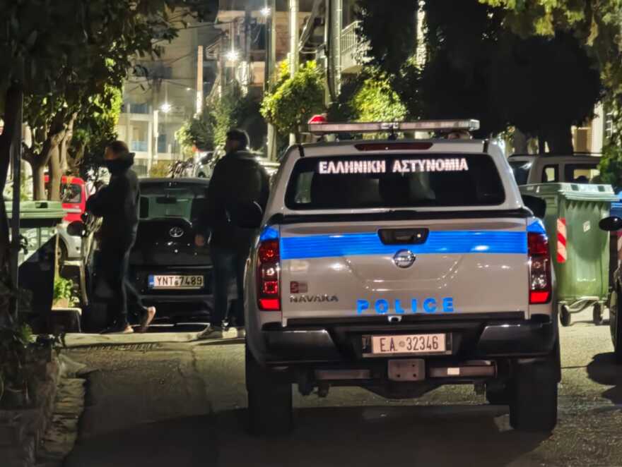 Έκρηξη στον Κορυδαλλό: Ζημιές σε έξι ΙΧ και σε κατοικία από χειροβομβίδα αμυντικού τύπου
