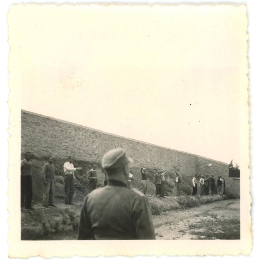 To Υπουργείο Πολιτισμού πήρε τις φωτογραφίες της εκτέλεσης στην Καισαριανή και το σύνολο των 262 ντοκουμέντων του Βέλγου συλλέκτη