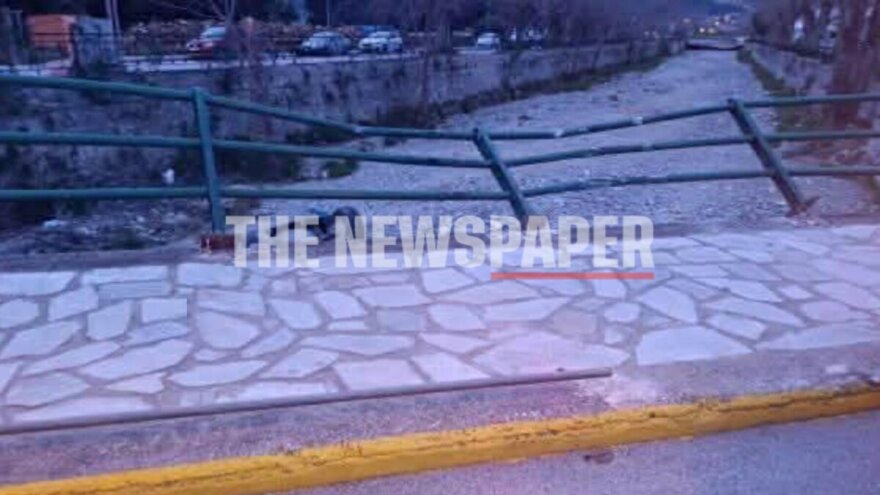 Αυτοκίνητο στον Βόλο έπεσε σε χείμαρρο και προσγειώθηκε με τον ουρανό