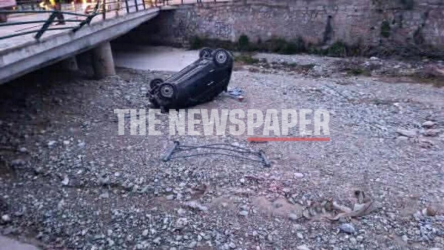 Αυτοκίνητο στον Βόλο έπεσε σε χείμαρρο και προσγειώθηκε με τον ουρανό