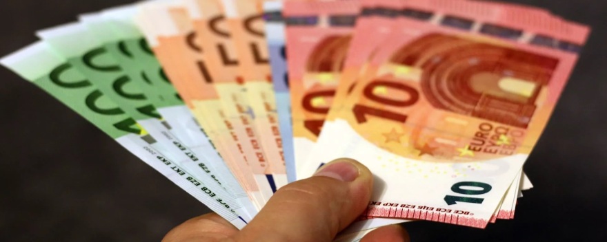 Ξεμπλοκάρουν οι επισκευές και οι μεταβιβάσεις στις πολυκατοικίες, με διαταγή πληρωμής τα κοινόχρηστα - Τι αλλάζει με τον νέο νόμο Φλωρίδη