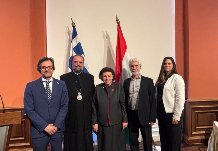 Επιστρέφουν στην Ελλάδα 9 αρχαία αγγεία από τη Βουδαπέστη, μια μακρά και απαιτητική διαδρομή ολοκληρώνεται λέει η Μενδώνη