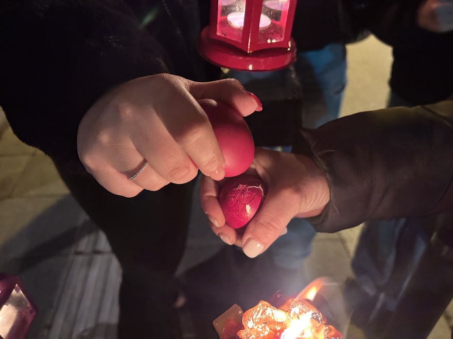 Με λαμπρότητα το «Χριστός Ανέστη» σε όλη τη χώρα: Το μήνυμα Ιερωνύμου για ελπίδα και ειρήνη, δείτε την ακολουθία