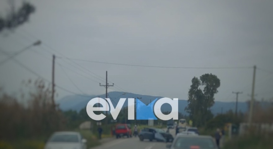 Ένας τραυματίας μετά από τροχαίο με δύο αυτοκίνητα στην Εύβοια, απεγκλωβίστηκε ένας οδηγός