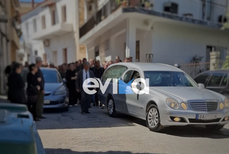 Κηδεύτηκε ο 17χρονος που άφησε την τελευταία του πνοή σε τροχαίο με ασθενοφόρο στην Εύβοια