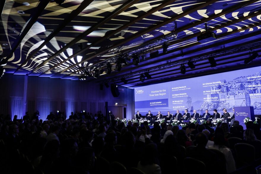 Τασούλας στην Πρωτοβουλία των Τριών Θαλασσών: Πιο ισχυροί με συνεργασία σε μεταφορές, ενέργεια και ψηφιακή συνδεσιμότητα