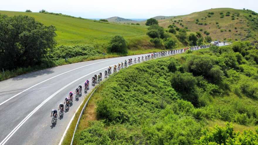 ΔΕΗ Tour of Hellas 2026: Ο Σέρβος Ντούσαν Ράγιοβιτς τη νίκη στο δεύτερο ετάπ του, o Μάτις Άφοντς τη φανέλα του πρωτοπόρου