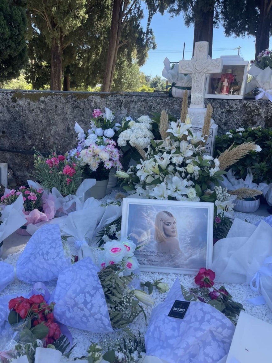 «Λίγα μέτρα από εκεί που ξεψύχησε η Μυρτώ συνεχίζεται η διακίνηση ναρκωτικών», καταγγέλλει ο πατέρας της 19χρονης