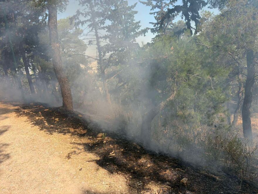 Υπό έλεγχο η φωτιά στον Λυκαβηττό 