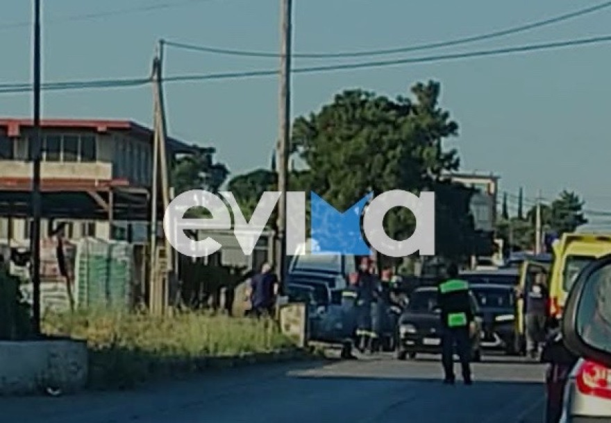 Σοβαρό τροχαίο νωρίς το πρωί στην Εύβοια: Φορτηγό συγκρούστηκε με μηχανή, ένας τραυματίας
