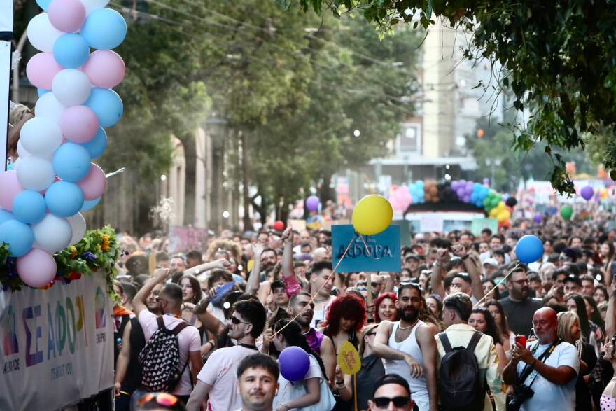 Γέμισε χρώμα το κέντρο της Αθήνας, πλήθος κόσμου στο Athens Pride 2026, ποιοι πολιτικοί έδωσαν το «παρών», φωτογραφίες και βίντεο