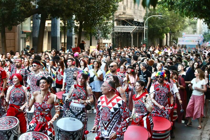 Γέμισε χρώμα το κέντρο της Αθήνας, πλήθος κόσμου στο Athens Pride 2026, ποιοι πολιτικοί έδωσαν το «παρών», φωτογραφίες και βίντεο