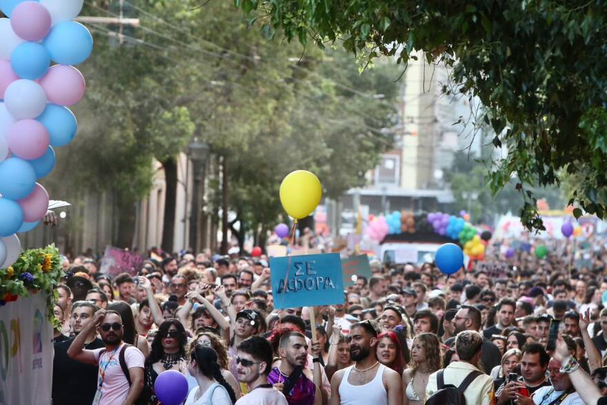 Γέμισε χρώμα το κέντρο της Αθήνας, πλήθος κόσμου στο Athens Pride 2026, ποιοι πολιτικοί έδωσαν το «παρών», φωτογραφίες και βίντεο