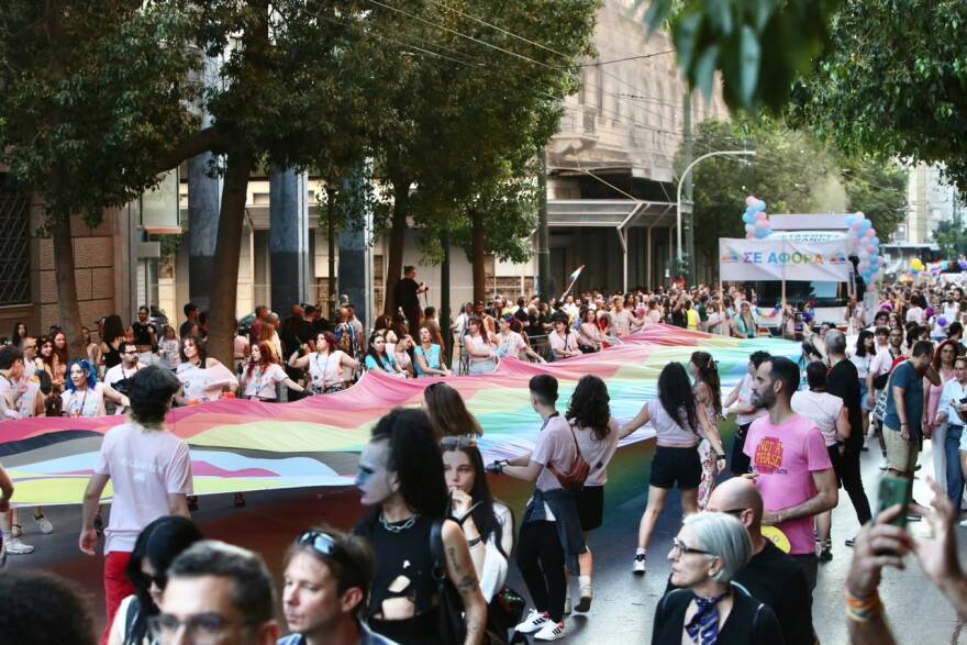 Γέμισε χρώμα το κέντρο της Αθήνας, πλήθος κόσμου στο Athens Pride 2026, ποιοι πολιτικοί έδωσαν το «παρών», φωτογραφίες και βίντεο