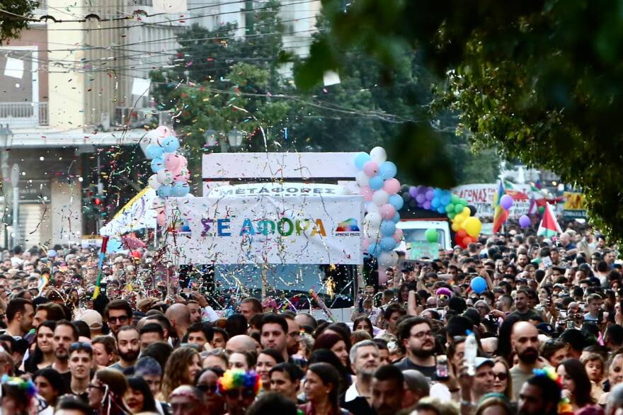 Γέμισε χρώμα το κέντρο της Αθήνας, πλήθος κόσμου στο Athens Pride 2026, ποιοι πολιτικοί έδωσαν το «παρών», φωτογραφίες και βίντεο