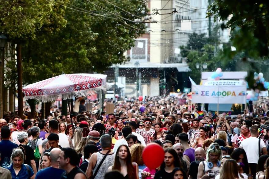 Γέμισε χρώμα το κέντρο της Αθήνας, πλήθος κόσμου στο Athens Pride 2026, ποιοι πολιτικοί έδωσαν το «παρών», φωτογραφίες και βίντεο