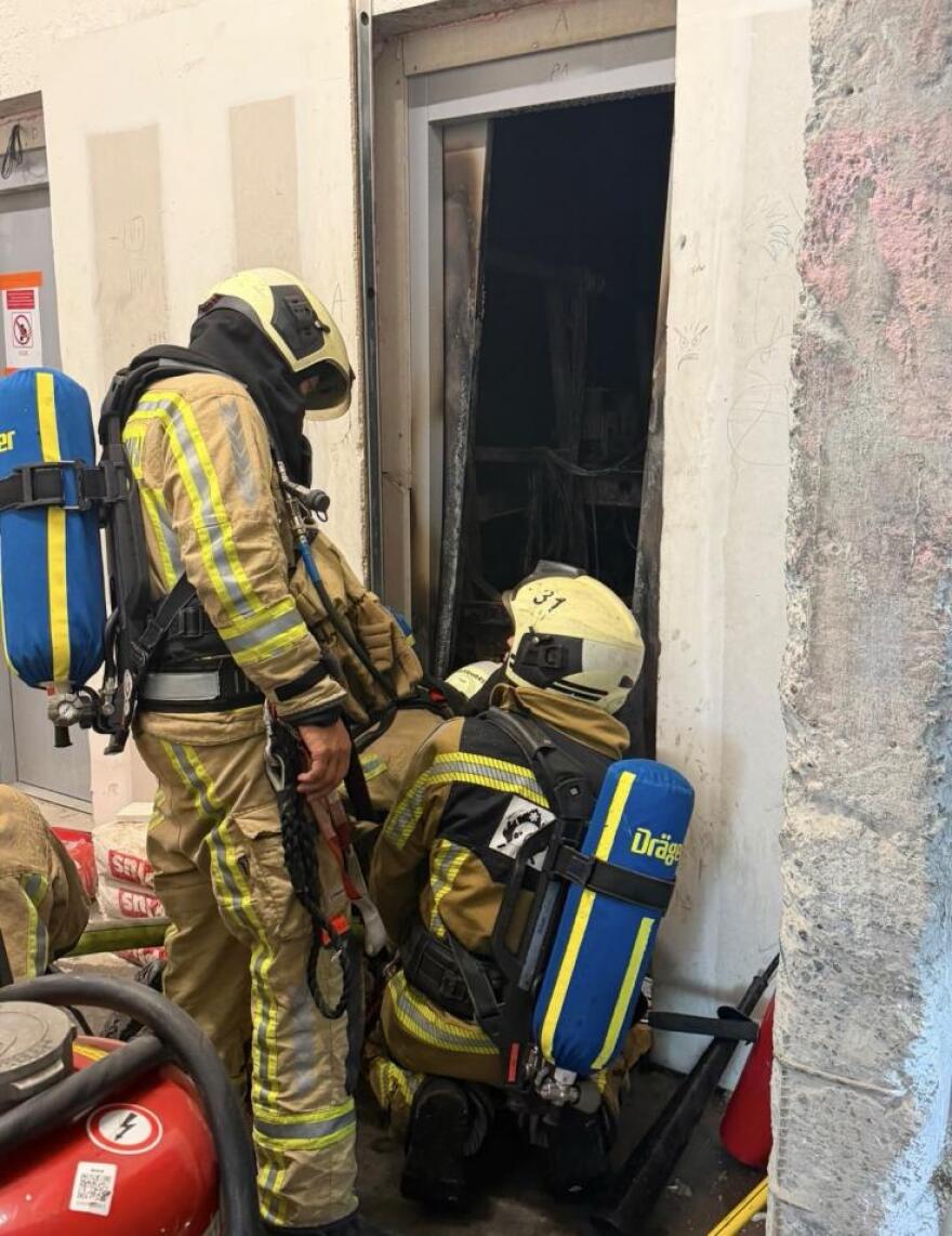 Τραγωδία στις Βρυξέλλες: Αναφορές για αρκετούς νεκρούς μετά από φωτιά σε υπό ανακαίνιση κτίριο, βρέθηκαν μέσα σε ασανσέρ