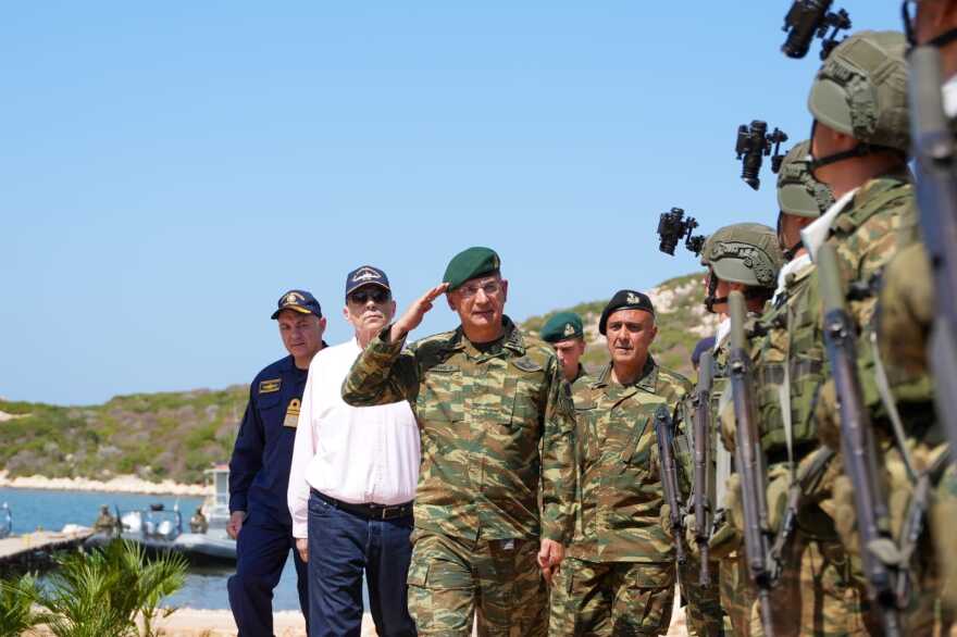Δύο νέοι ξενώνες παραδόθηκαν στις Ένοπλες Δυνάμεις στη νήσο Ρω