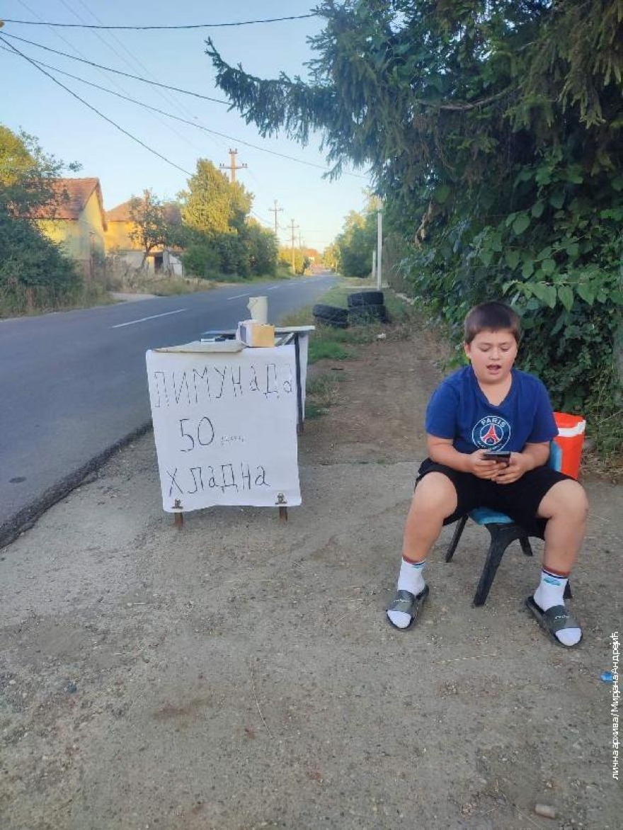 Κόντι Μίλερ-ΜάκΙνταϊρ: Έδωσε 240 ευρώ σε παιδί που πουλούσε σπιτική λεμονάδα, για να αγοράσει μπασκετικά παπούτσια