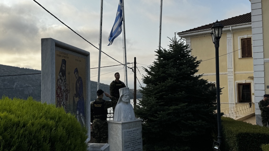 «Μια Σημαία, μια Ελλάδα»: Το βίντεο του ΓΕΣ με την έπαρση της ελληνικής σημαίας από την ηπειρωτική χώρα έως τα νησιά
