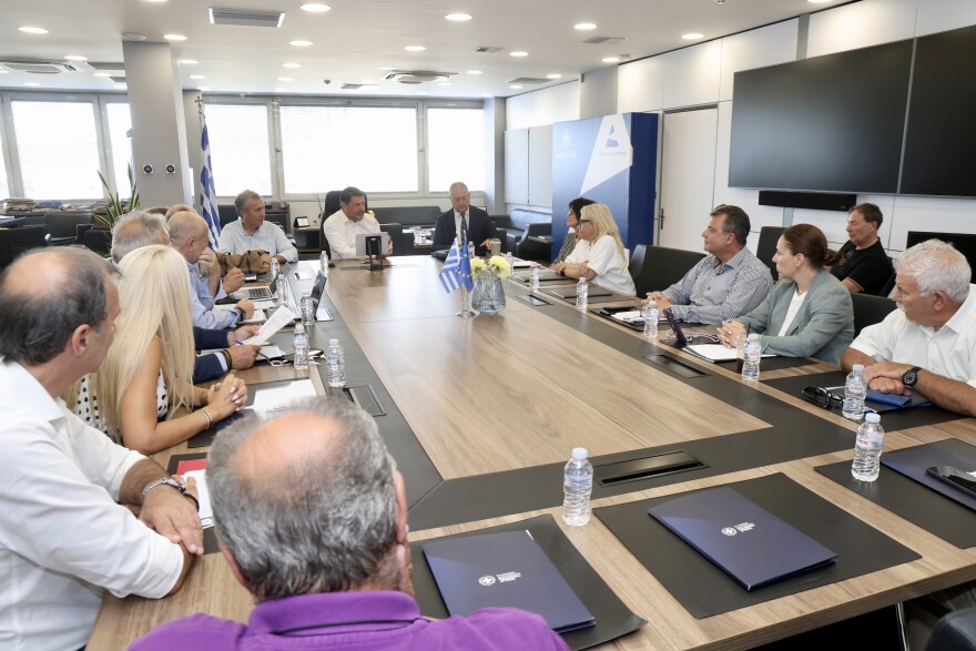 Ιός Δυτικού Νείλου: Έκτακτος ψεκασμός σε 10.000 στρέμματα στην Ανατολική Αττική, σύσκεψη Χαρδαλιά με ΕΟΔΥ
