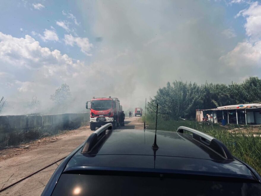 Φωτιά στο Ασπρόχωμα Μεσσηνίας, επιχειρεί ένα ελικόπτερο, δείτε φωτογραφίες 
