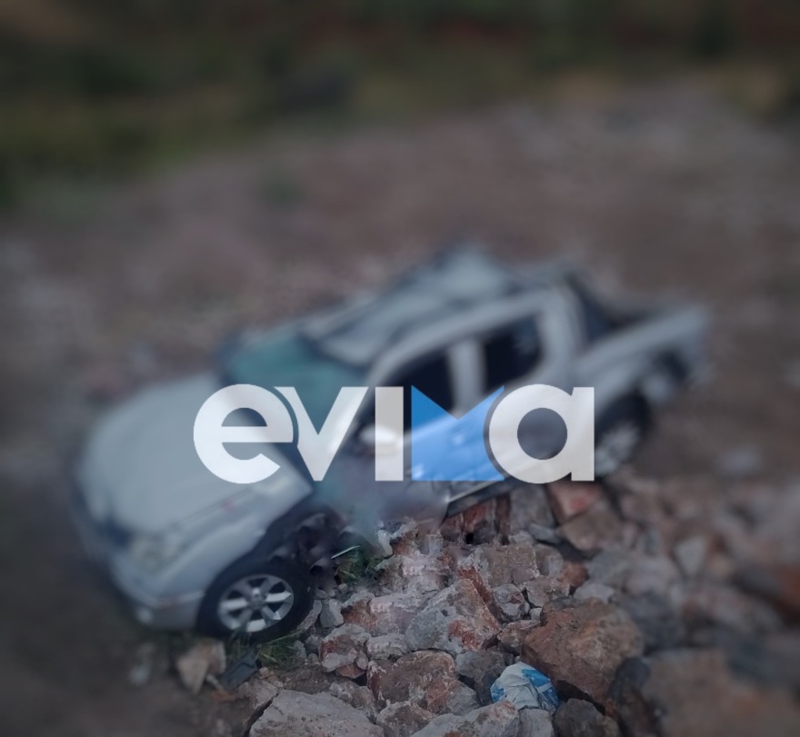 Αγροτικό έπεσε σε γκρεμό 15 μέτρων τα ξημερώματα στην Εύβοια, ένας τραυματίας