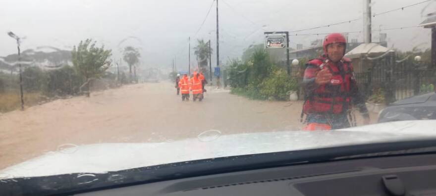 Η κακοκαιρία χτύπησε την Κρήτη: Ένας νεκρός, ποτάμια λάσπης οι δρόμοι και μεγάλες καταστροφές - Δείτε βίντεο και φωτογραφίες