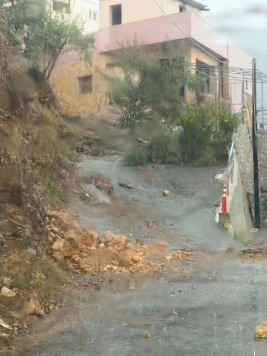 Η κακοκαιρία χτύπησε την Κρήτη: Ένας νεκρός, ποτάμια λάσπης οι δρόμοι και μεγάλες καταστροφές - Δείτε βίντεο και φωτογραφίες