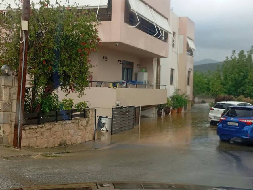 Η κακοκαιρία χτύπησε την Κρήτη: Ένας νεκρός, ποτάμια λάσπης οι δρόμοι και μεγάλες καταστροφές - Δείτε βίντεο και φωτογραφίες