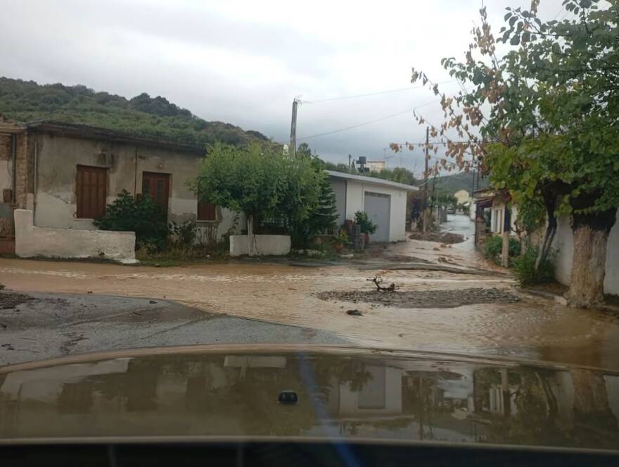 Η κακοκαιρία χτύπησε την Κρήτη: Ένας νεκρός, ποτάμια λάσπης οι δρόμοι και μεγάλες καταστροφές - Δείτε βίντεο και φωτογραφίες