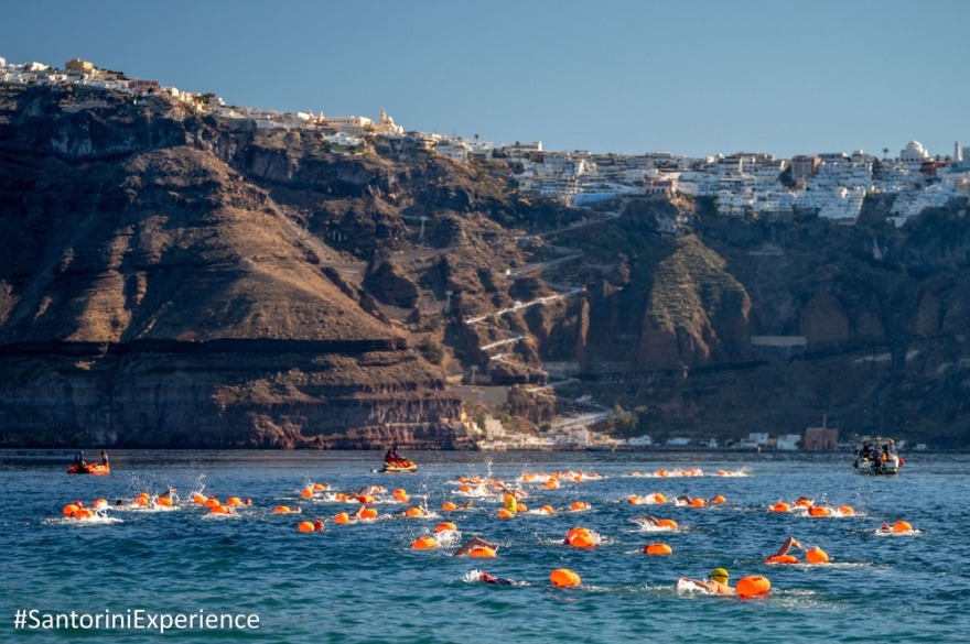 Santorini Experience 2026: Περισσότερες από 3.600 συμμετοχές, αθλητές από 42 χώρες και ένα βάθρο παγκόσμιας κλάσης
