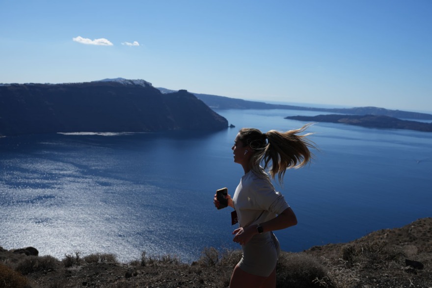 Santorini Experience 2026: Περισσότερες από 3.600 συμμετοχές, αθλητές από 42 χώρες και ένα βάθρο παγκόσμιας κλάσης
