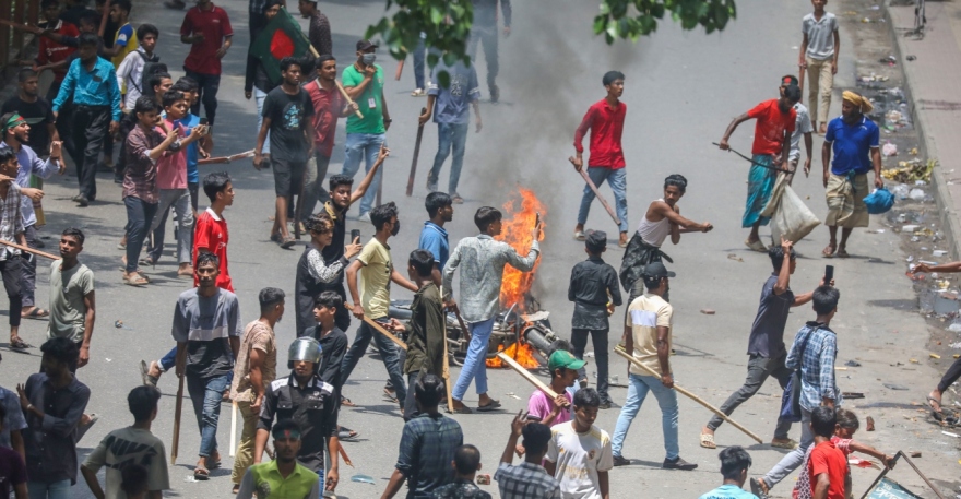 Μπαγκλαντές: Αντιμέτωπη με ένα παζλ τα κομμάτια του οποίου διαρκώς αλλάζουν η κυβέρνηση